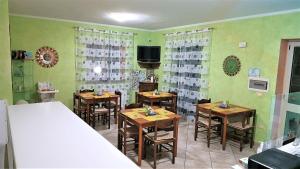 A television and/or entertainment centre at Il Laghetto