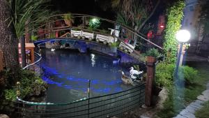 The swimming pool at or close to Il Laghetto