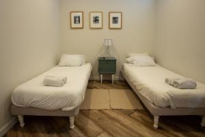Un pat sau paturi într-o cameră la Vale71house
