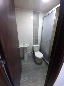 Ένα μπάνιο στο Living Robayo Paipa