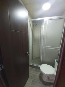 Ένα μπάνιο στο Living Robayo Paipa