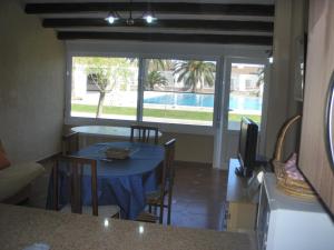 a dining room with a table and chairs and a window at Allotjament Joana in Riumar