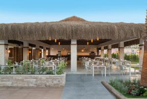 Un restaurant sau alt loc unde se poate mânca la Aska Lara Resort & Spa Hotel