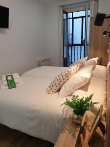 Postel nebo postele na pokoji v ubytování Norte Oviedo Rooms Madrid