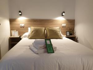 Postel nebo postele na pokoji v ubytování Norte Oviedo Rooms Madrid