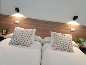 Postel nebo postele na pokoji v ubytování Norte Oviedo Rooms Madrid