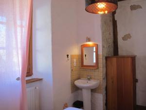 A bathroom at La Fruitière - Gîte d'étape et de séjour
