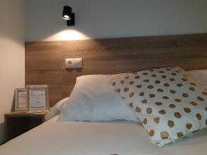 Postel nebo postele na pokoji v ubytování Norte Oviedo Rooms Madrid