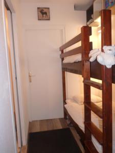 Двох'ярусне ліжко або двоярусні ліжка в номері Le Perce-Neige Centre Station