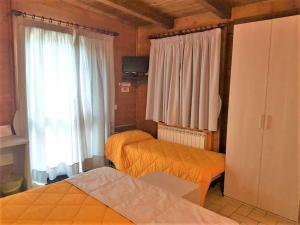 A bed or beds in a room at Il Laghetto Még 37 kép