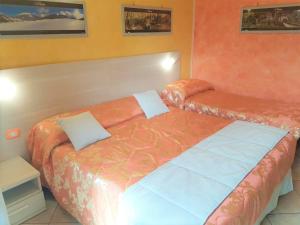 A bed or beds in a room at Il Laghetto