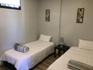 Ένα ή περισσότερα κρεβάτια σε δωμάτιο στο Scenic Apartment in Windhoek City Centre +52 φωτογραφίες