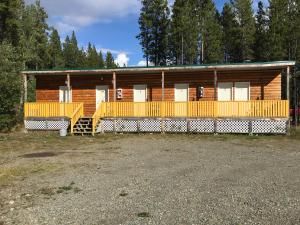 a log cabin with a porch and yellow railing at Jade City Motel in Jade City