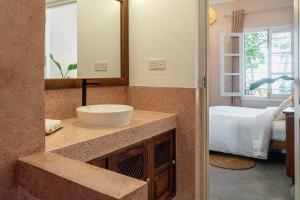 Koupelna v ubytování THE SLOW vegan hotel