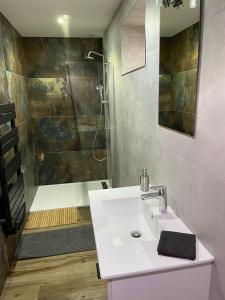 Afbeelding uit fotogalerij van Charmant logement avec balnéo in Wintzenheim