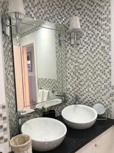 A bathroom at Apartamento con impresionantes vistas y piscina