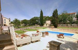 Bazén v ubytování Holiday home Villa Mare nebo v jeho okolí