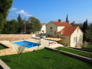 Bazén v ubytování Holiday home Villa Mare nebo v jeho okolí