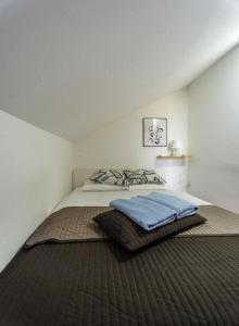 Postel nebo postele na pokoji v ubytování Apartments San - with pool;