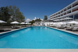 Bazén v ubytování Margarona Royal Hotel nebo v jeho okolí