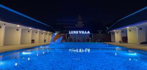 Bazén v ubytování Luxe Villa nebo v jeho okolí