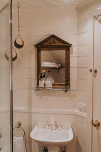 Phòng tắm tại Wild Orchid Olinda Private Luxury Cottage +73 ảnh