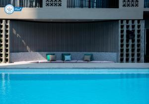 Bazén v ubytování Reno hotel nebo v jeho okolí