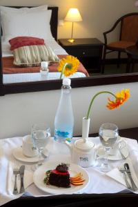 Postel nebo postele na pokoji v ubytování Margarona Royal Hotel