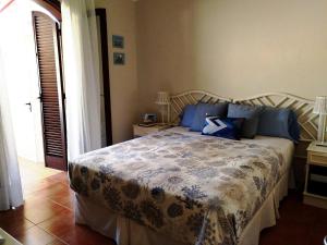A bed or beds in a room at Apartment with large relax terrace and top equipment