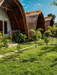 Afbeelding uit fotogalerij van Tropical Sunday Bungalow - Surf And Stay in Selong Belanak