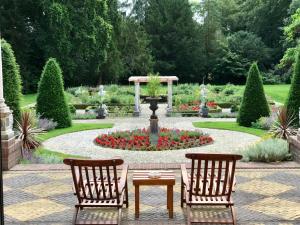 Κήπος έξω από το Amsterdamgarden - stunning garden villa with pool close to Amsterdam