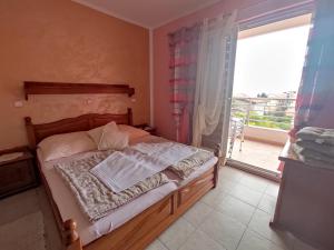 Postel nebo postele na pokoji v ubytování Villa Aleksandra - T