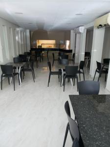 Uma área de estar em Hotel Uzi Praia