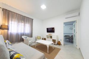 Televízia a/alebo spoločenská miestnosť v ubytovaní Apartamento Centro Calle Plata
