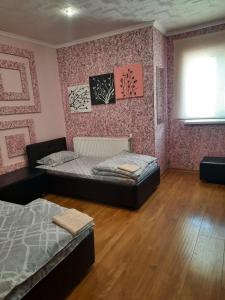 Кровать или кровати в номере Guest House on Oktyabrskaya 5