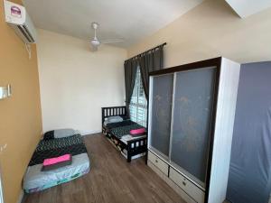 a room with two beds and a window at Baojuwu@2 Bedrooms Akademik Suites Austin Height in Johor Bahru +32 photos