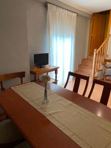 TV a/nebo společenská místnost v ubytování Habitatge d'ús turístic Lo Cresol + 6 fotografií