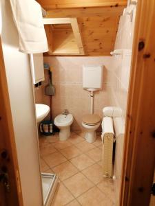 A bathroom at Wood Apartments