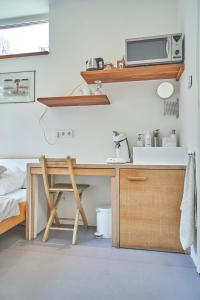 a small kitchen with a desk and a bed at The Amsterdam Houseboat Family - de Pijp in Amsterdam
