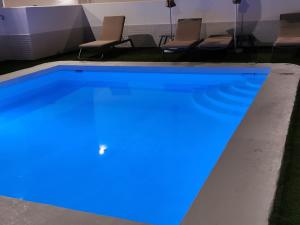 The swimming pool at or close to Apartamentos Anjomacar A