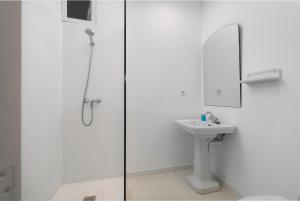 Koupelna v ubytování Hostal Pons + 37 fotografií