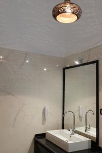 Kép NEW Luxury Villa, BEST mountain views! near Temples szállásáról Luxorban a galériában