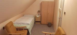 Giường trong phòng chung tại Drátovna