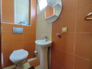 Koupelna v ubytování Apartmani Tomić 4*