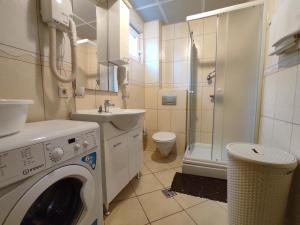 Koupelna v ubytování Apartmani Tomić 4*
