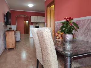 Kuchyň nebo kuchyňský kout v ubytování Apartmani Tomić 4*