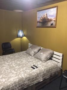 Postel nebo postele na pokoji v ubytování Мотельный комплекс Телега