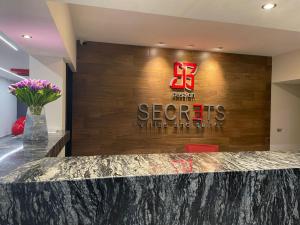 a lobby with a sign that reads secrets wines and spirits at HOTEL PASSION SECRETS VILLAS AND SUITES in Toluca