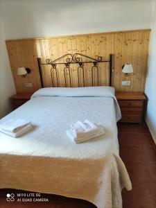 a bedroom with a bed with two towels on it at Apartamentos "La Rueda" in Chulilla