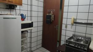Virtuvė arba virtuvėlė apgyvendinimo įstaigoje Aconchegante Apto 02 Quartos - Rua 906 - Balneário Camboriú